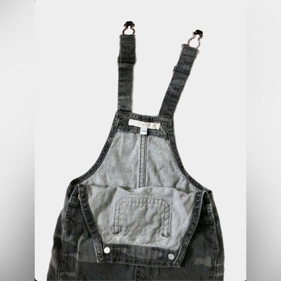 2/15• Denim camo overalls• Baby clothing•3-6 M - Picture 3 of 7